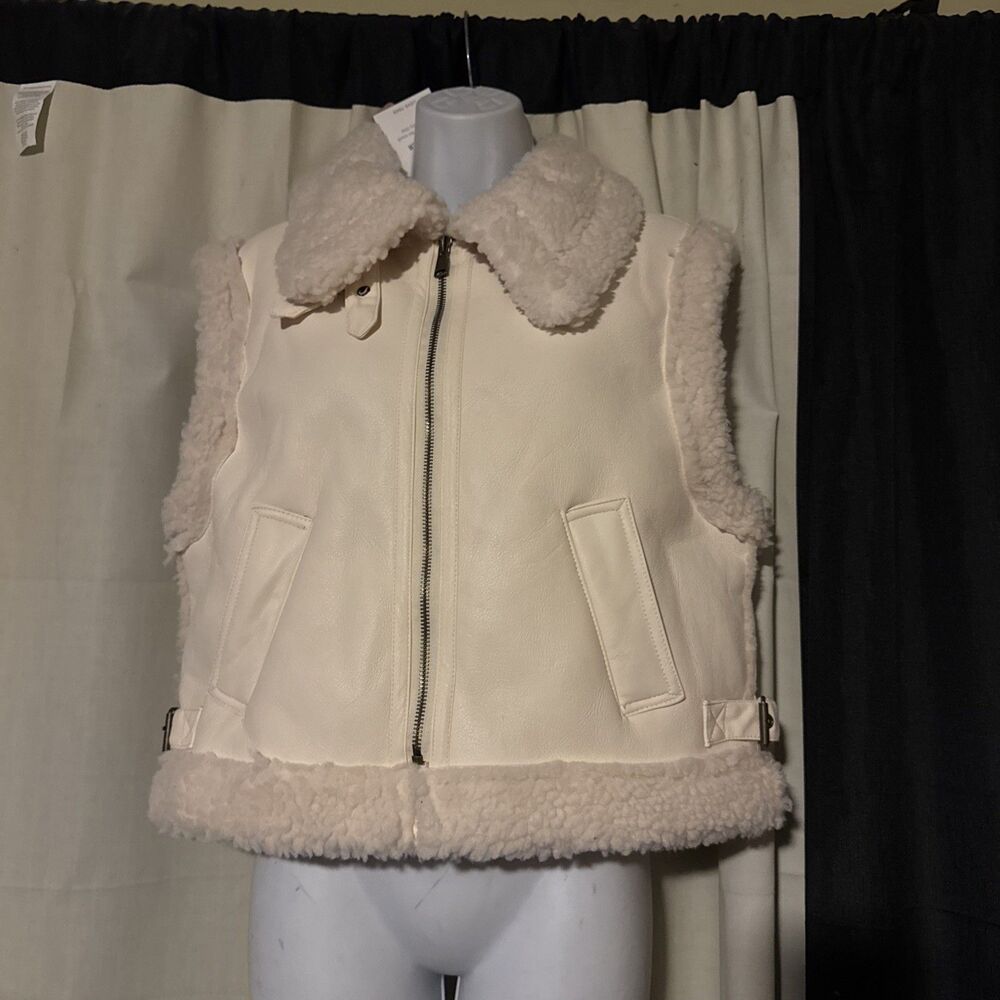 Love Tree Women's Vegan Leather Vest Faux Fur Trim Full Zip Size Medium